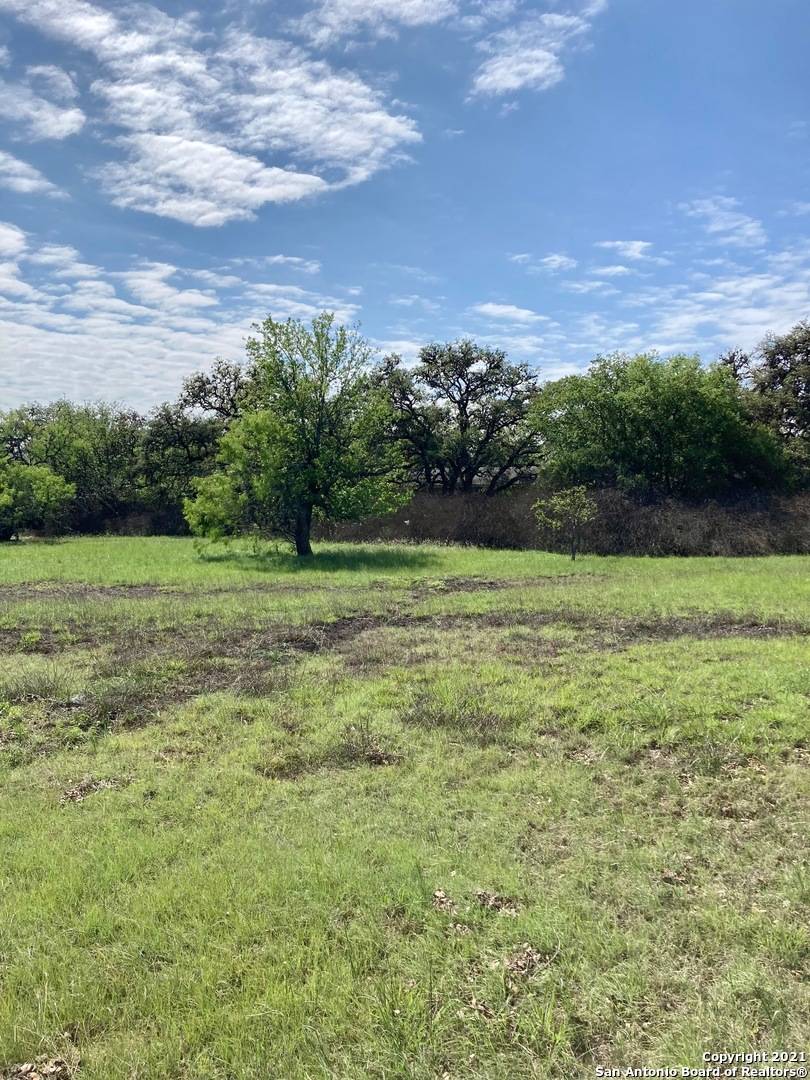 Shavano Park, TX 78231-1542,105 SADDLETREE RD