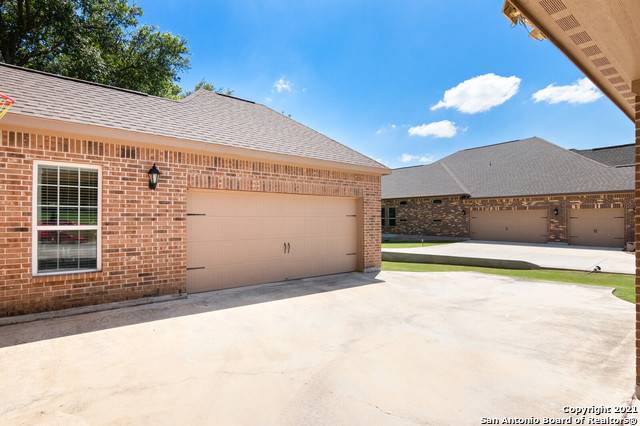 Castroville, TX 78009,573 Barden Parkway