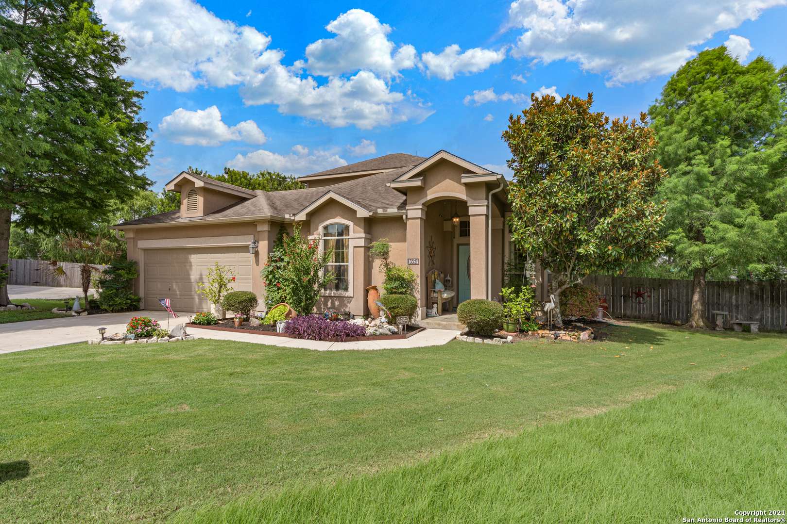 New Braunfels, TX 78130-2988,1654 SUNBLOSSOM CIR