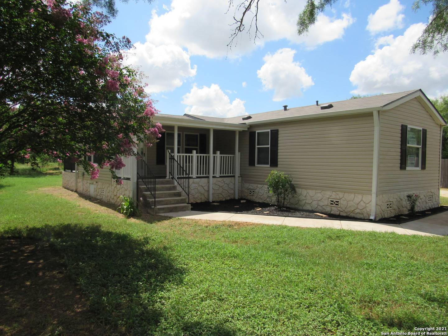 Jourdanton, TX 78026-4803,260 FERN HOLLOW DR