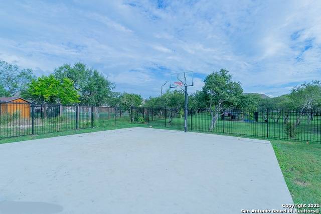 Castroville, TX 78009-3452,257 SITTRE DR