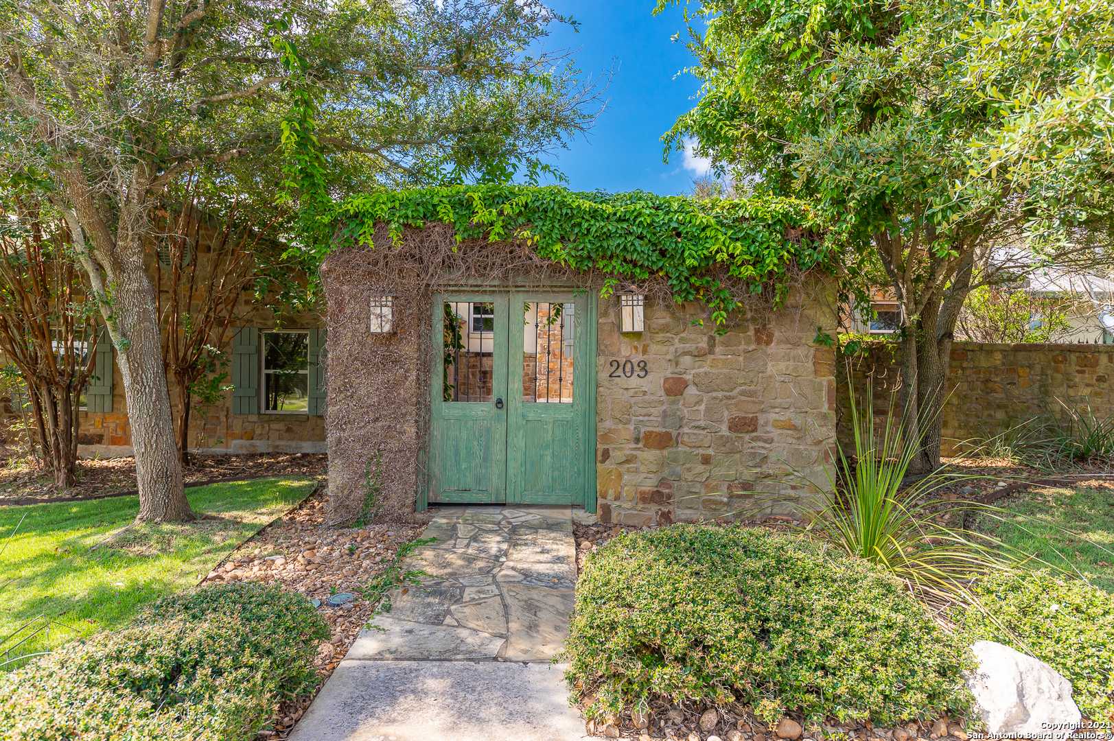 Boerne, TX 78006-9441,203 DEEP HOLLOW DR