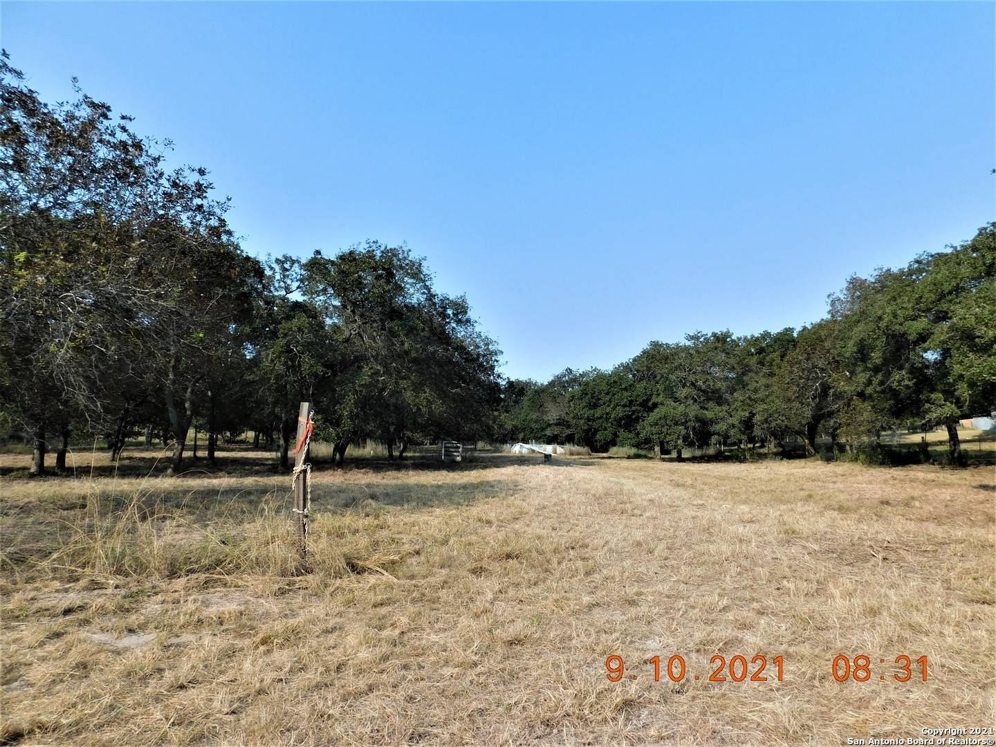 La Vernia, TX 78121-9509,221 TRAILS END