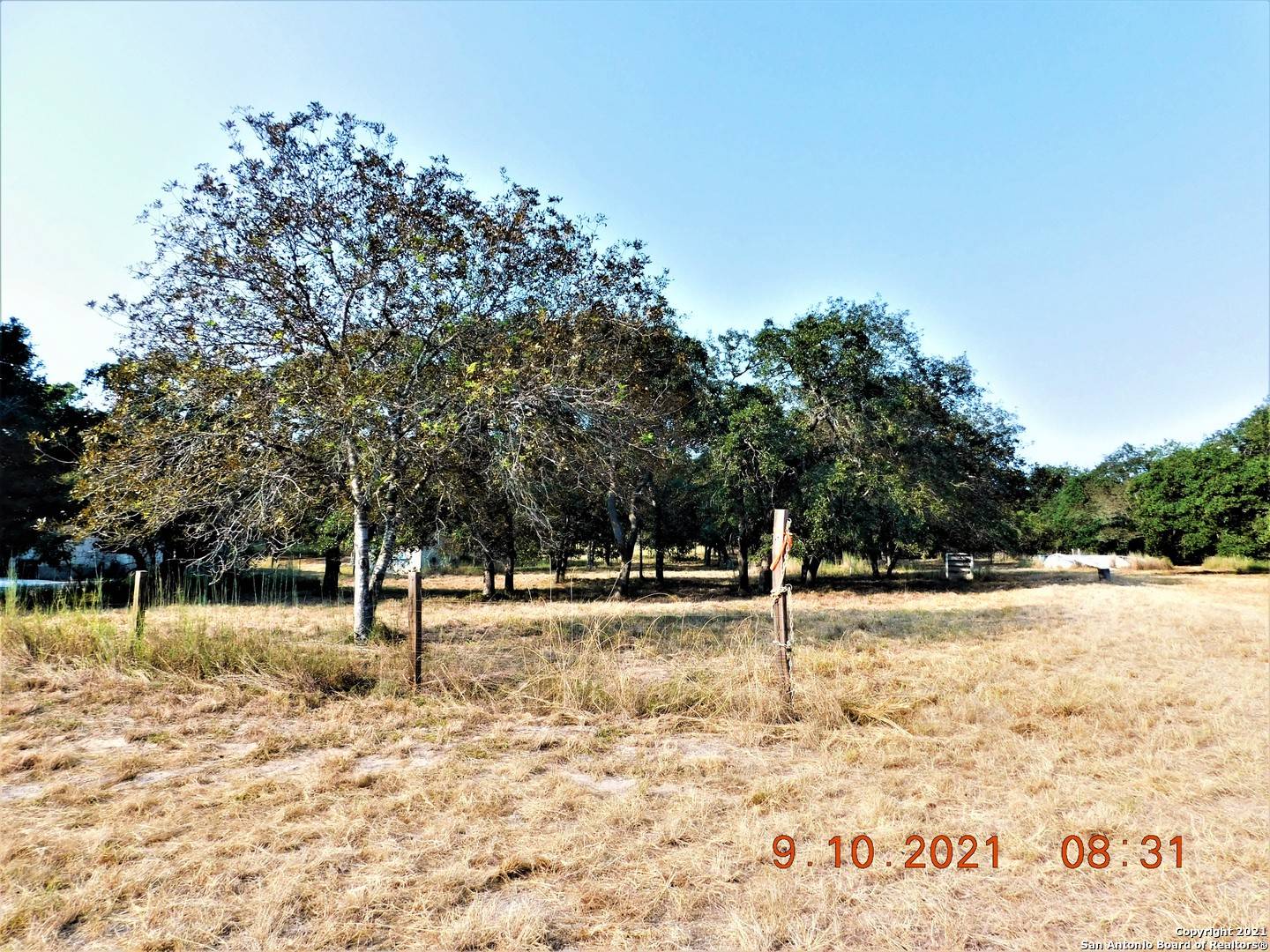 La Vernia, TX 78121-9509,221 TRAILS END