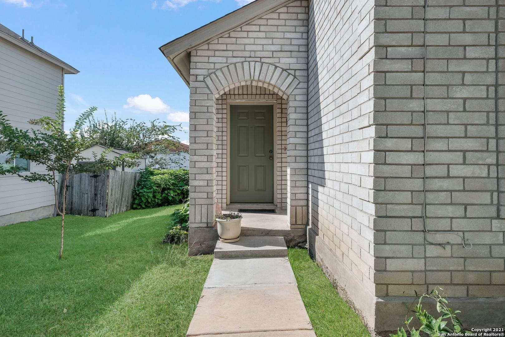 San Antonio, TX 78245-2925,9122 BLAZER PL