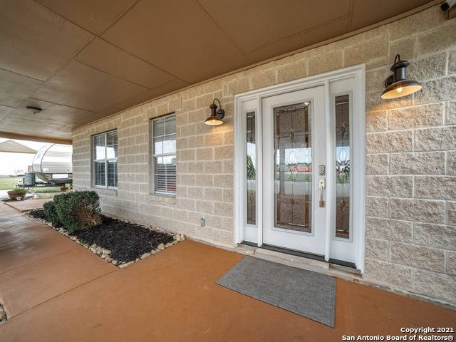 Floresville, TX 78114-6735,309 LUCKY LN