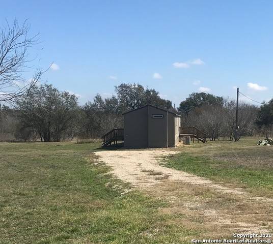 Hondo, TX 78861-5809,151 COUNTY ROAD 4637