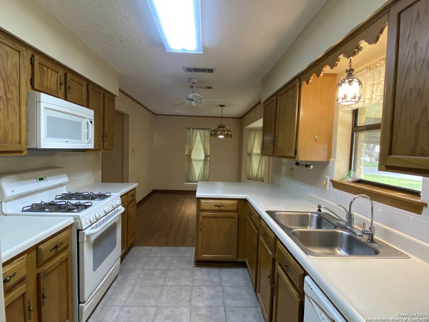 Pleasanton, TX 78064-3965,1347 MEADOWLARK