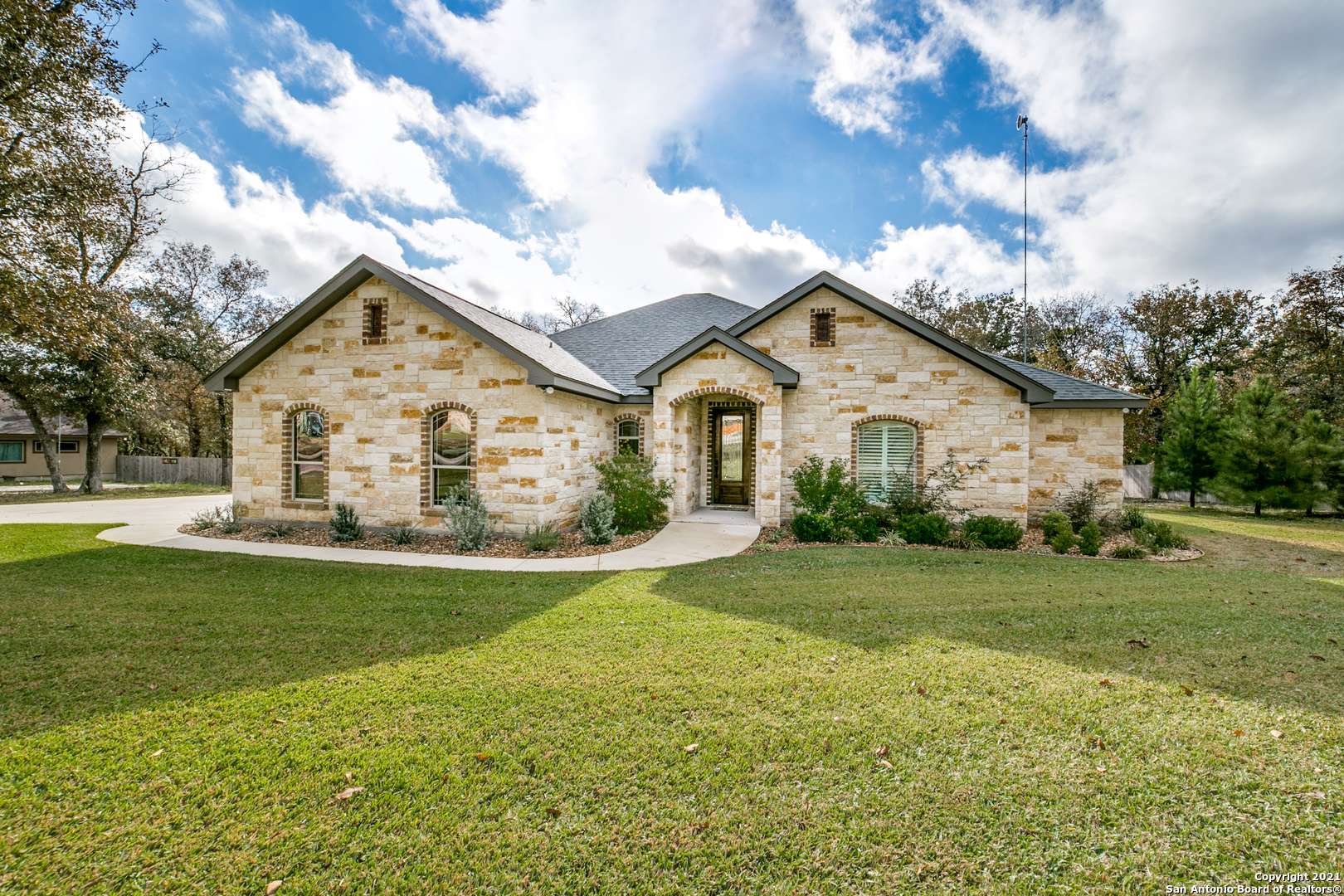 La Vernia, TX 78121-5950,247 CIBOLO RIDGE DR