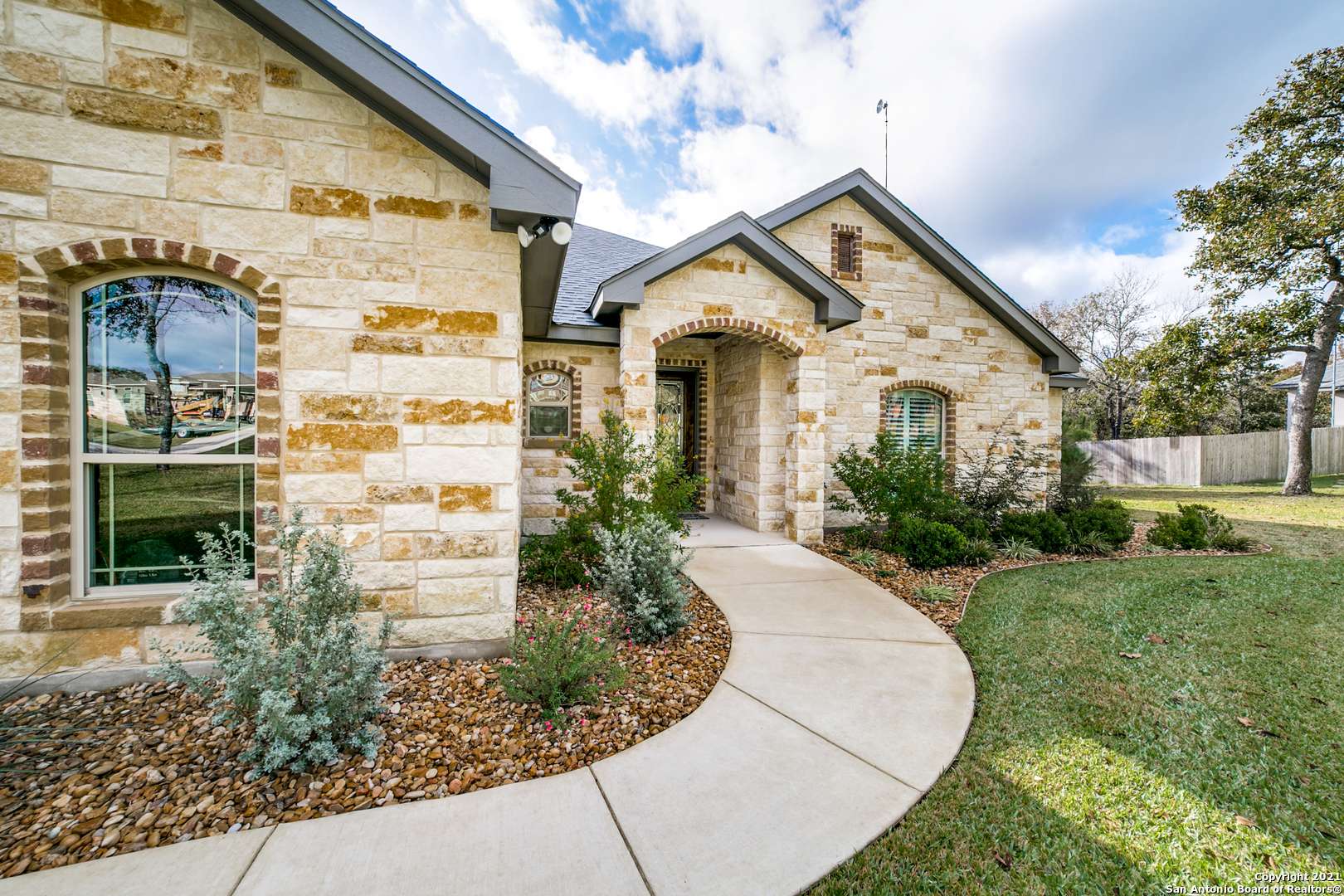 La Vernia, TX 78121-5950,247 CIBOLO RIDGE DR