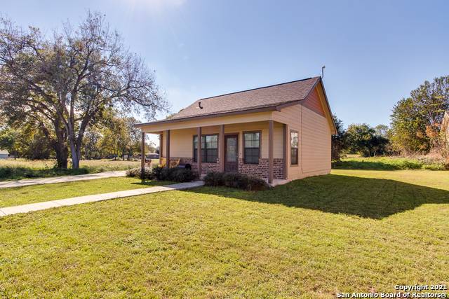 Floresville, TX 78114-2622,1607 2ND ST