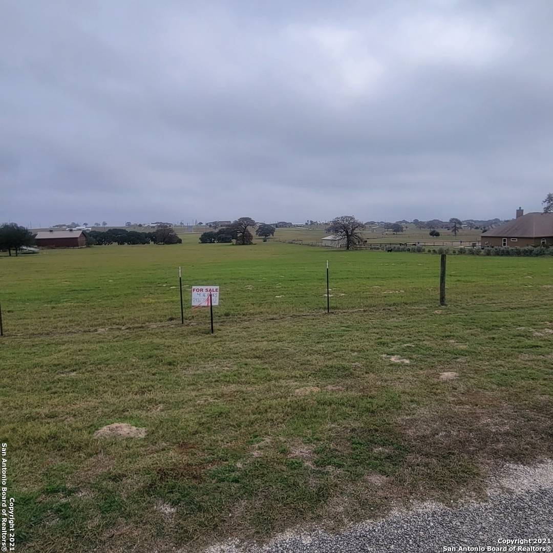 La Vernia, TX 78121-5901,125 SCENIC HILLS DR