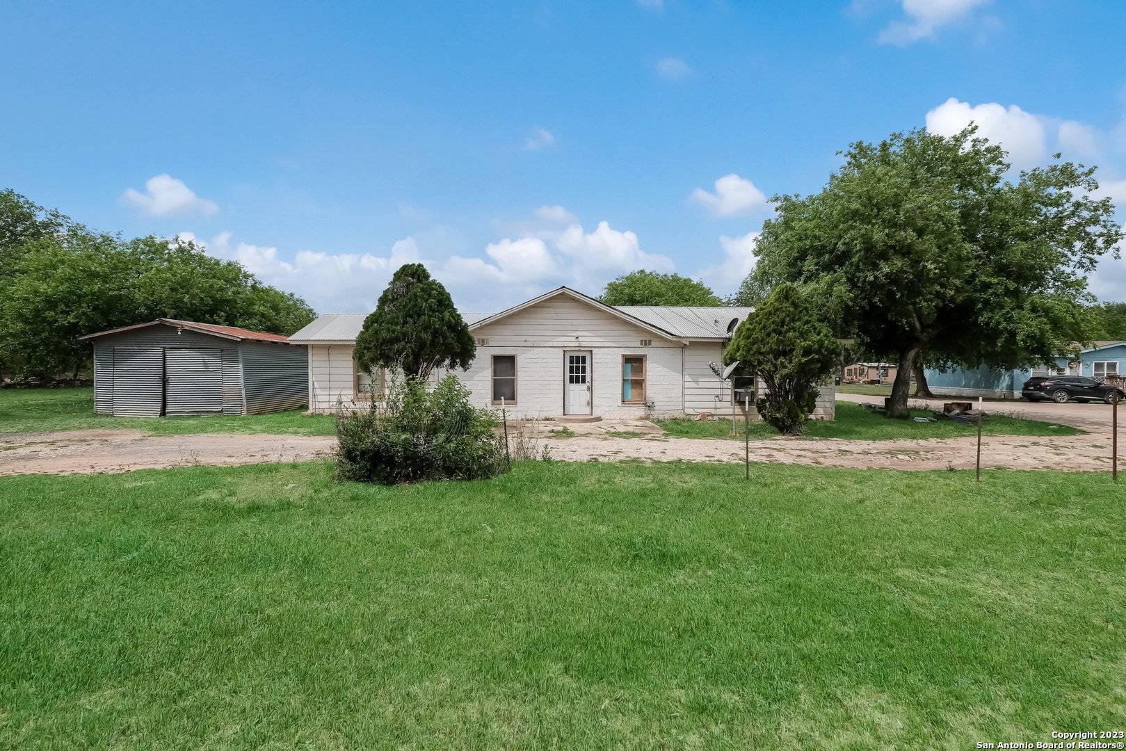 Sabinal, TX 78881,817 El Paso St