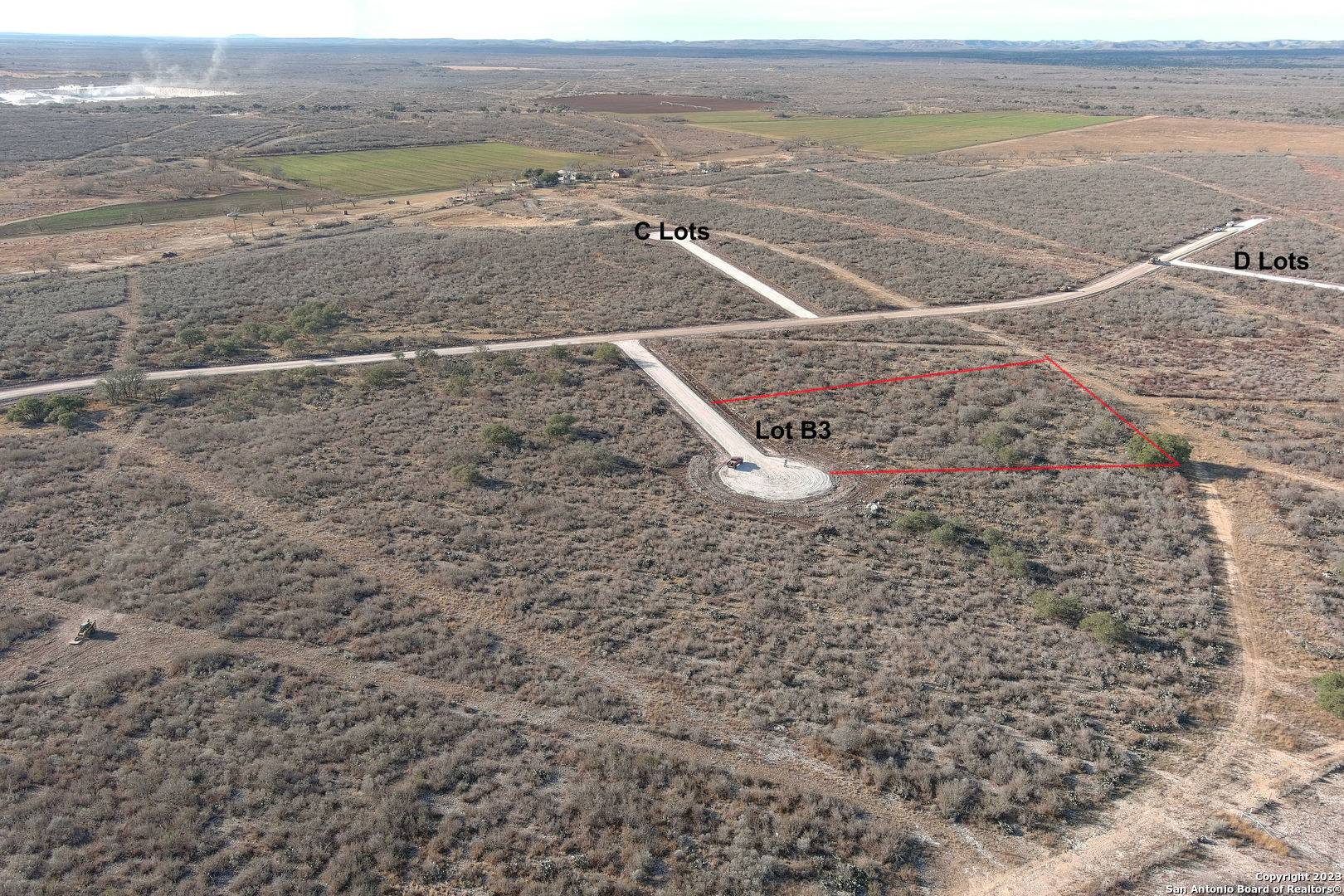 Uvalde, TX 78801,61 Friendship Hills