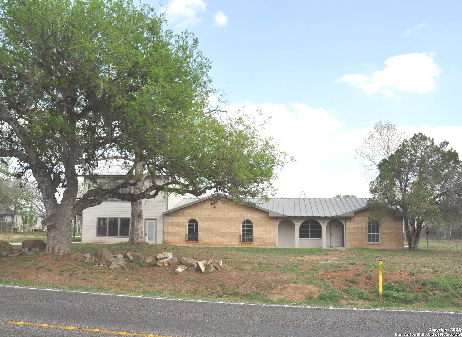 Devine, TX 78016-4075,19950 FM 463