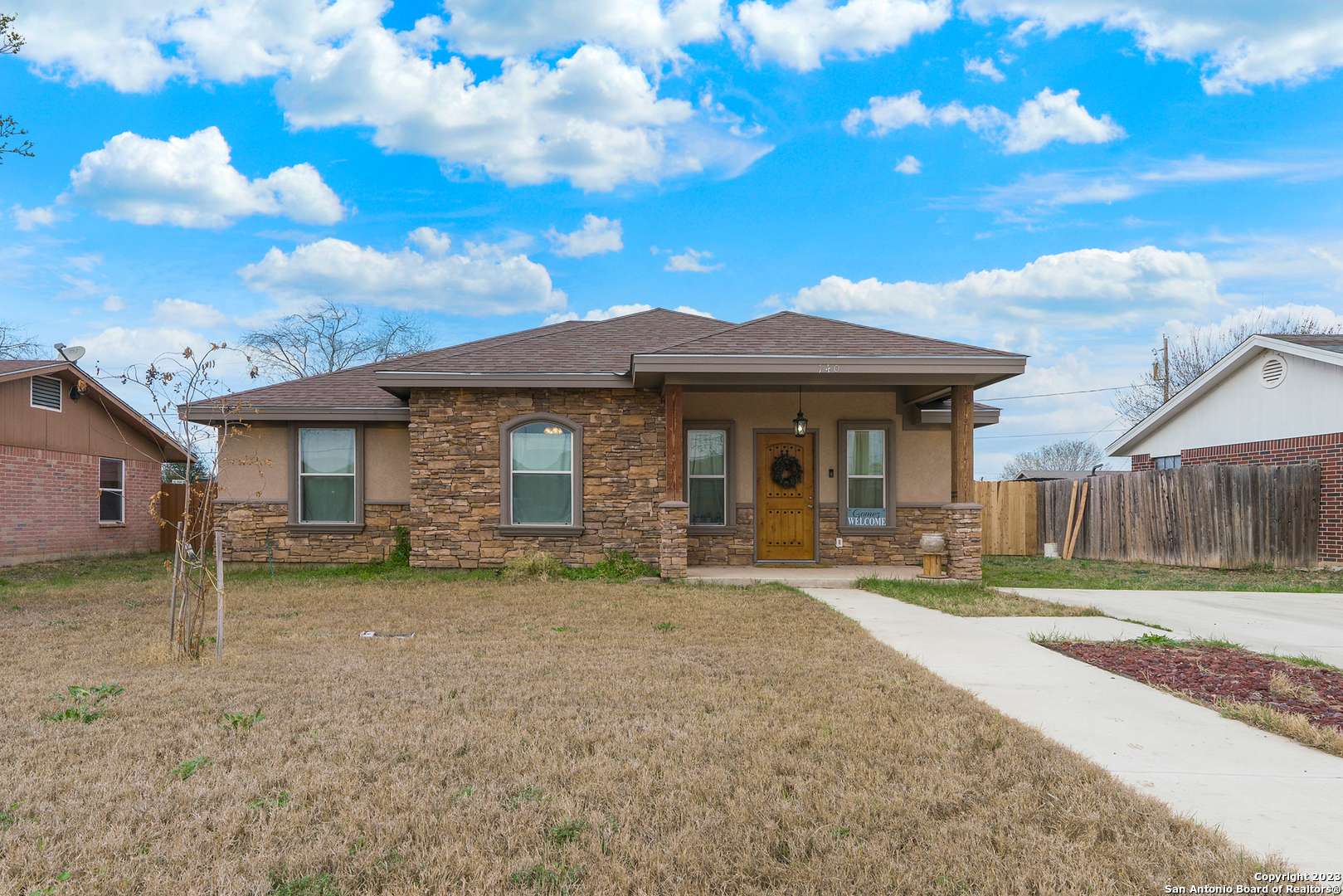 Uvalde, TX 78801,140 Vanham St