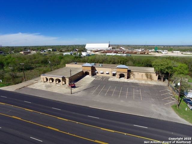 Jourdanton, TX 78026,1701 State Highway 97 UNIT C