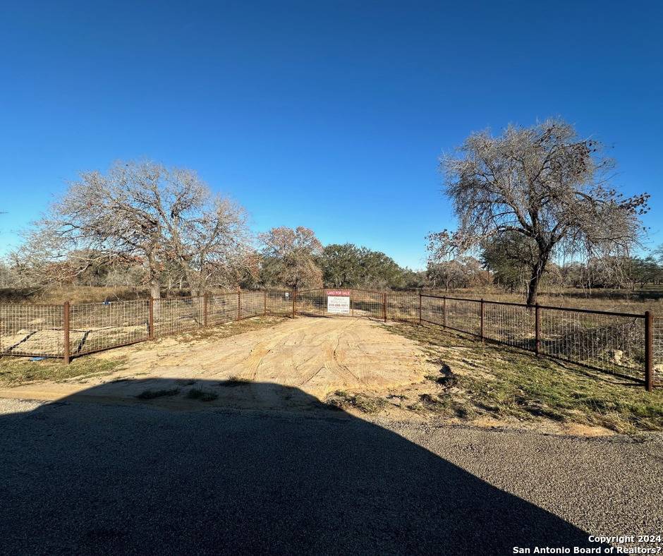 Natalia, TX 78059,2711 County Road 770