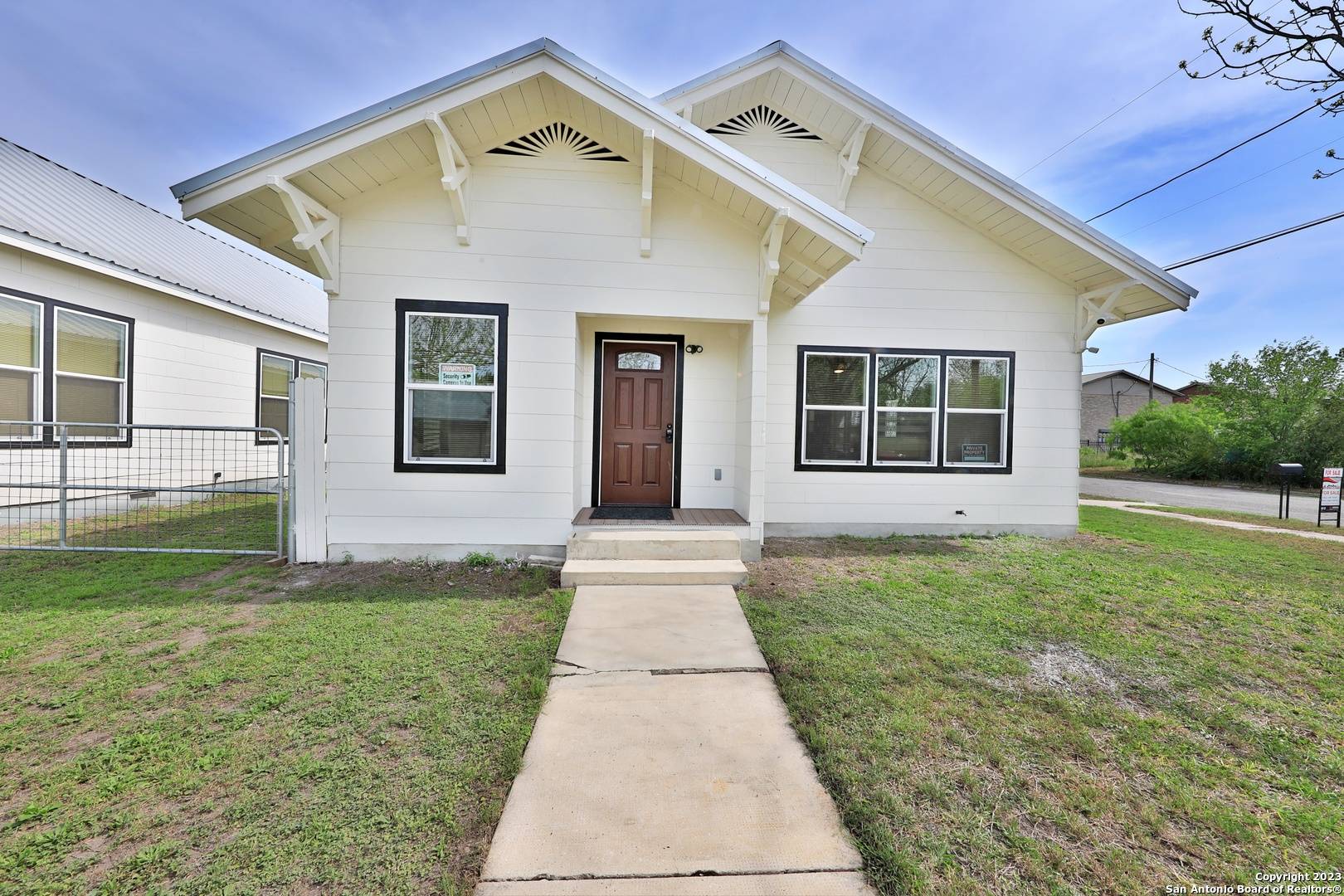 Kenedy, TX 78119,303 3rd St