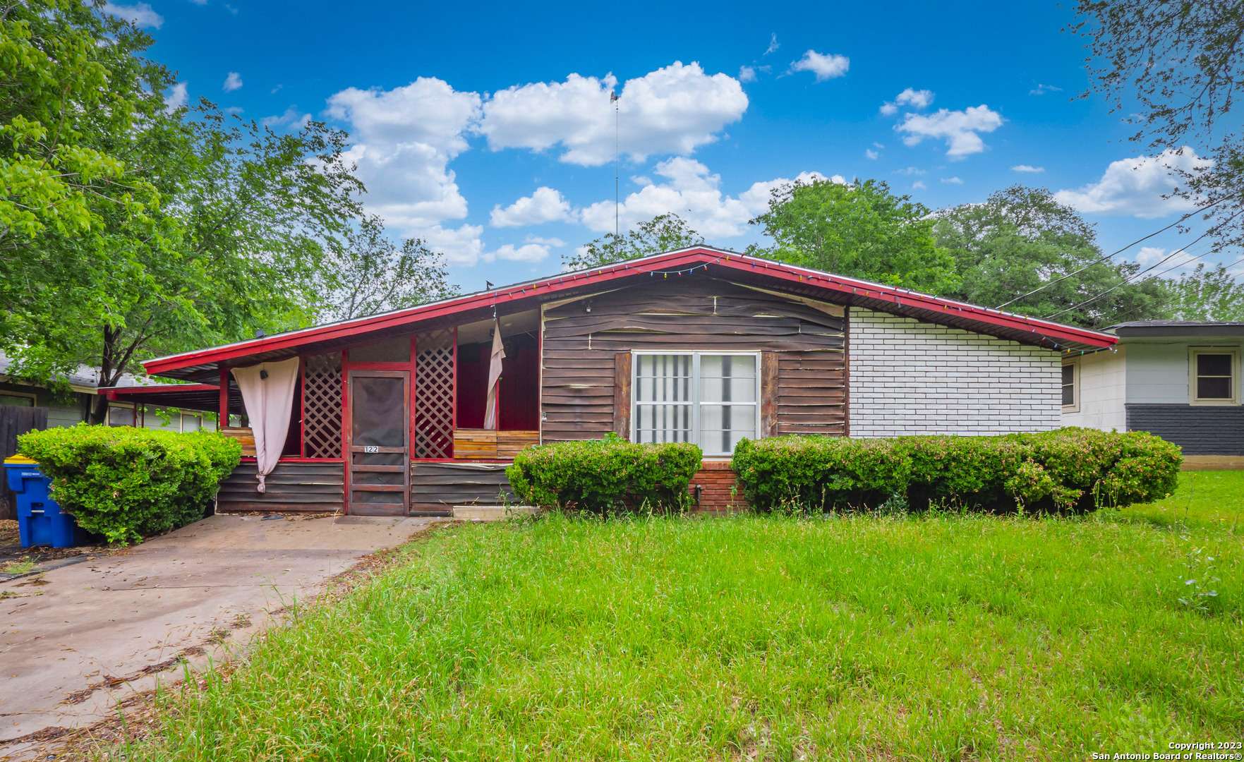 Gonzales, TX 78629,122 McClure St