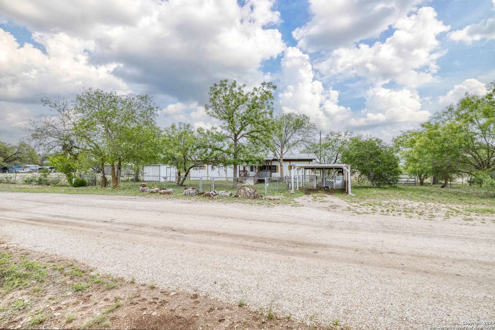 Uvalde, TX 78801,64 Quail Circle