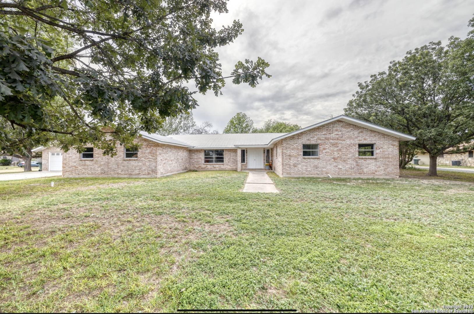 Uvalde, TX 78801,415 Ham Ln
