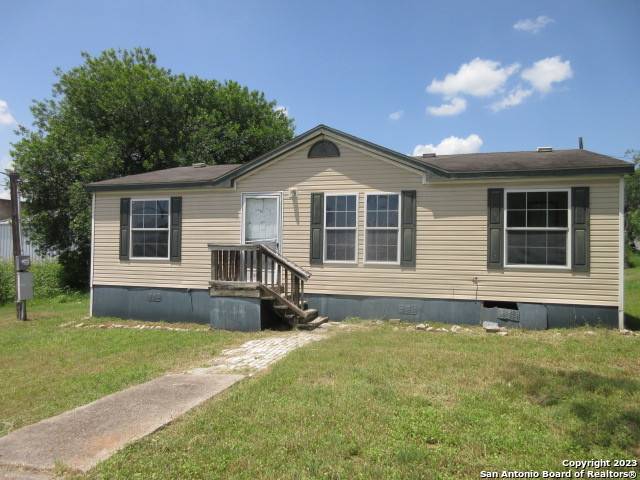 Kenedy, TX 78119,107 Karnes St