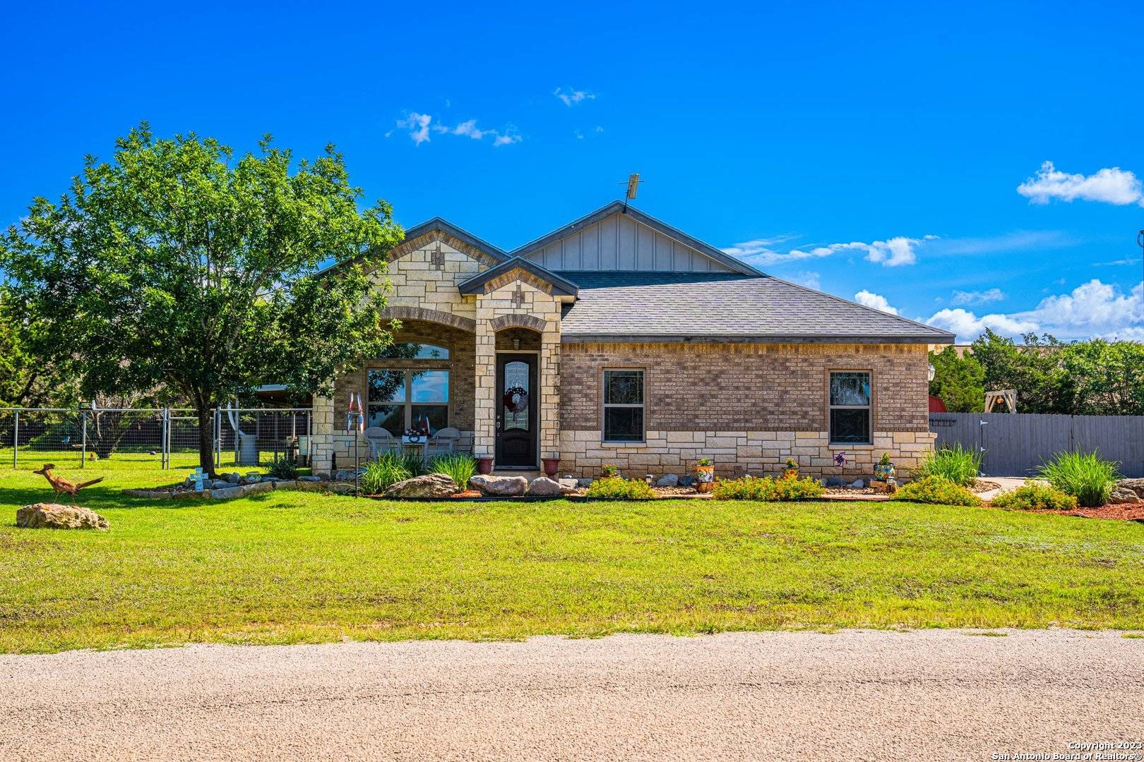 Bandera, TX 78003-5170,377 PARK RD