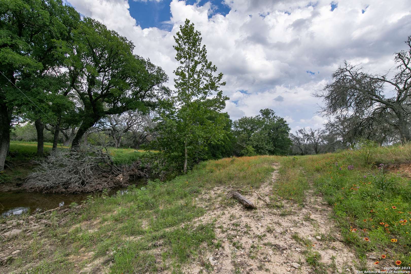 Hye, TX 78635,354 Harvey Ln