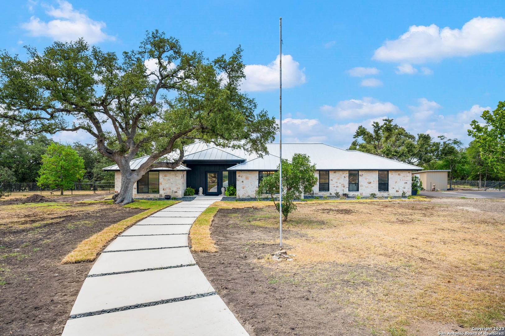 Fair Oaks Ranch, TX 78015-4021,7140 ROLLING ACRES TRAIL