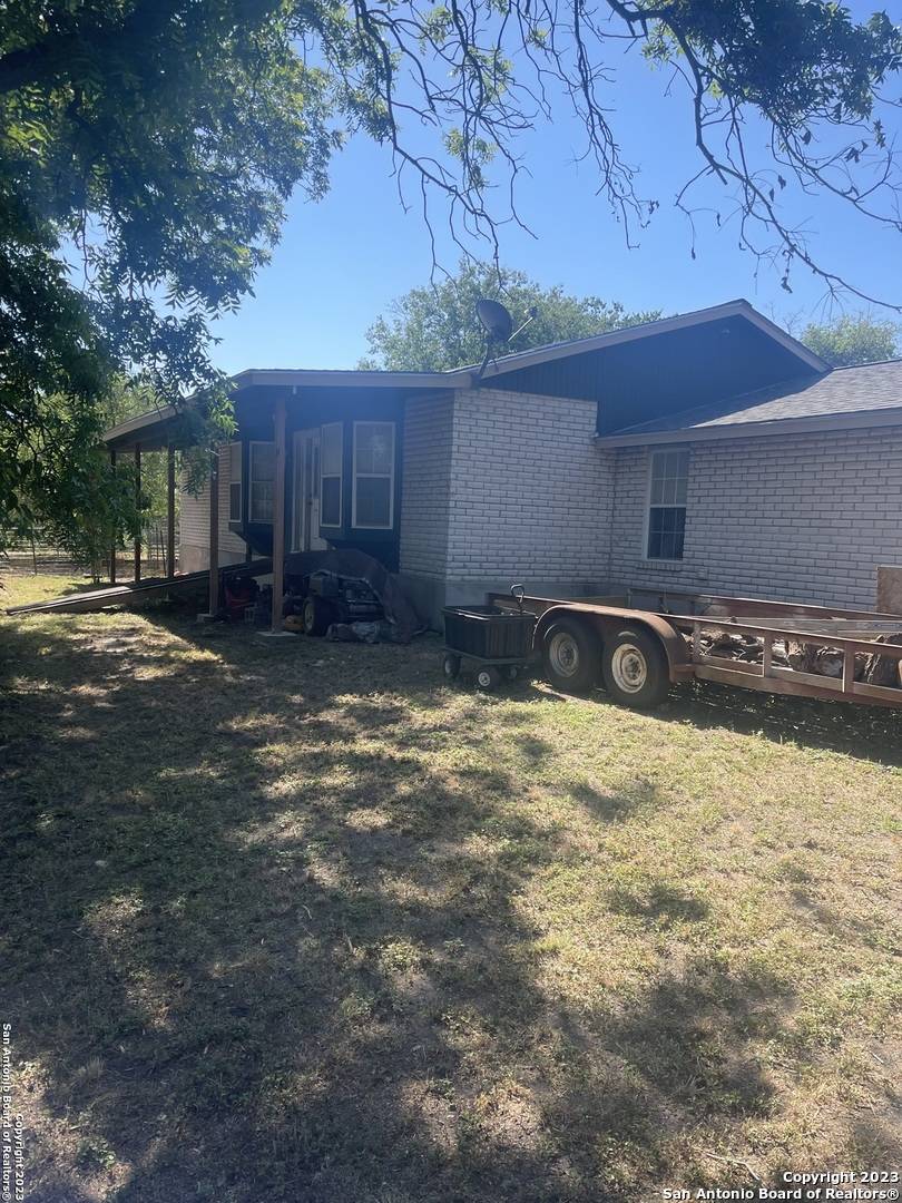 Sabinal, TX 78881,500 Pickford St