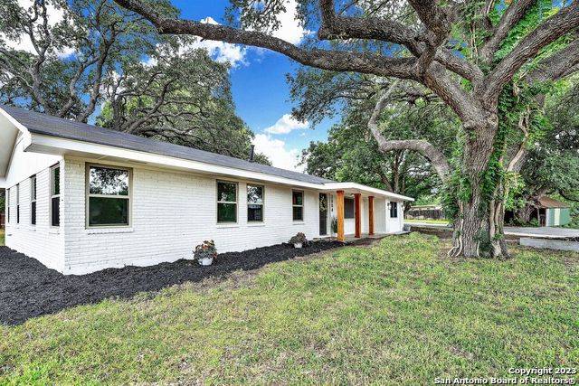 Hondo, TX 78861-3308,2804 AVENUE G