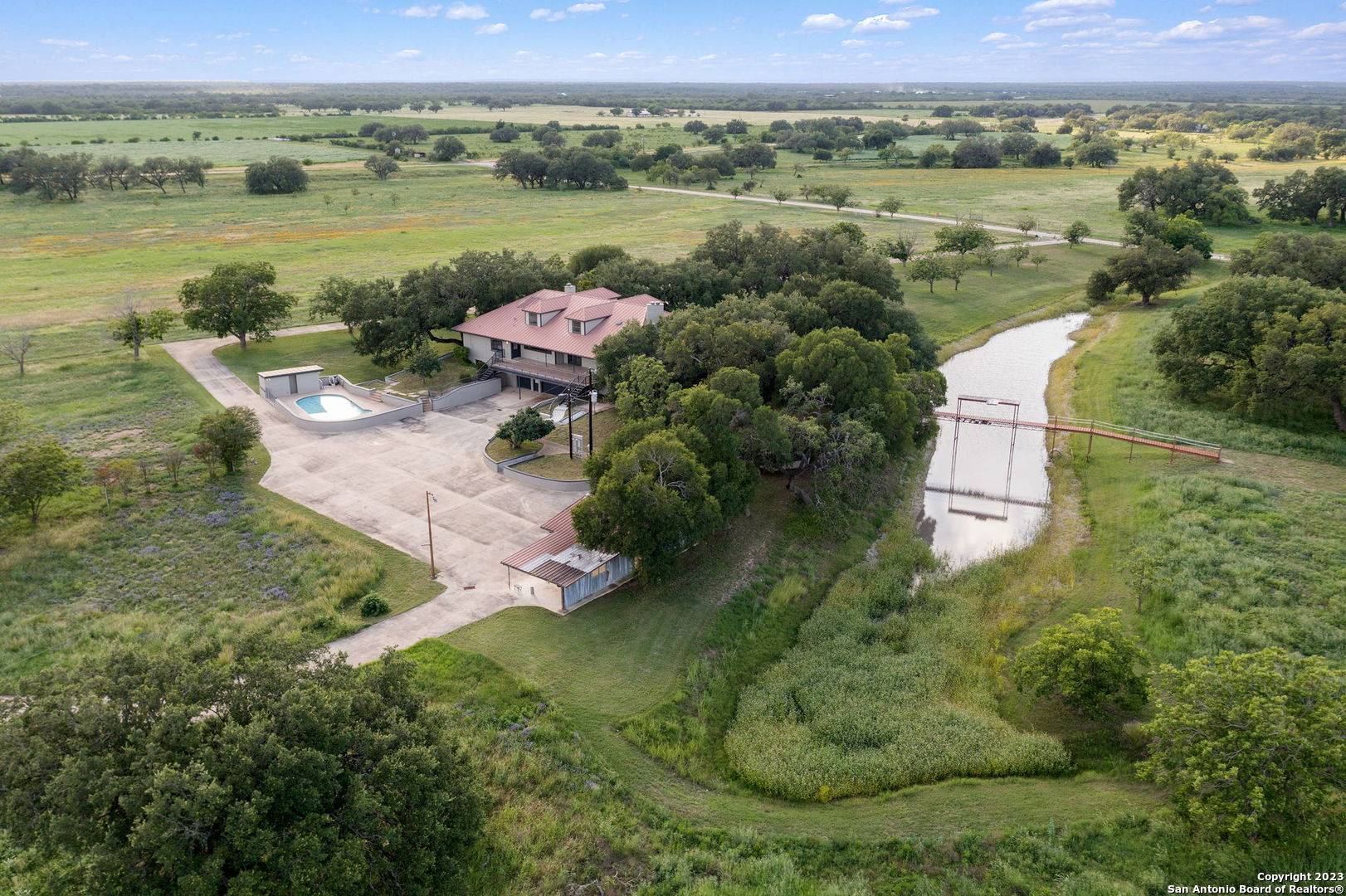Hondo, TX 78861,202 County Road 450