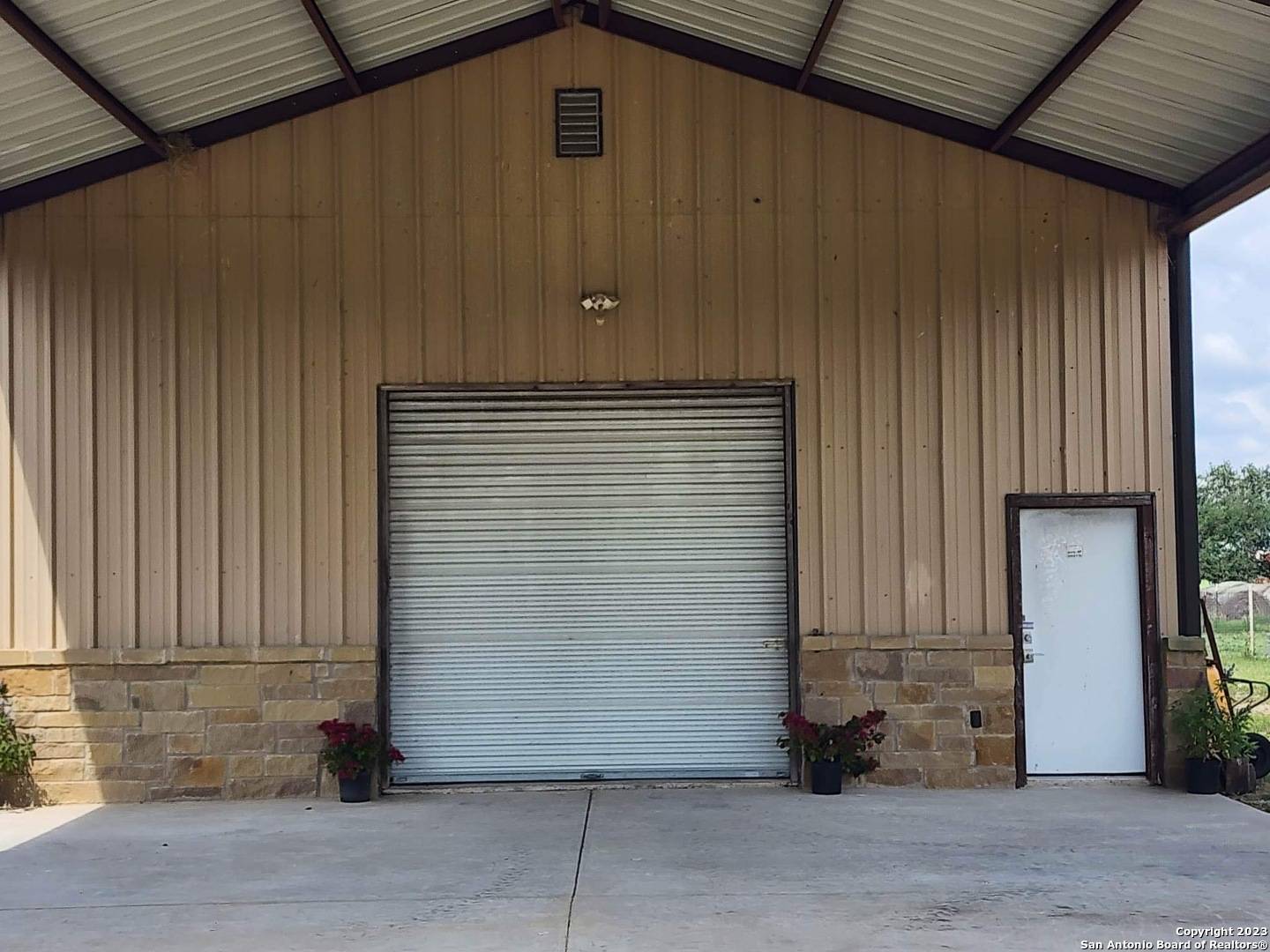 La Vernia, TX 78121-5740,1208 COUNTY ROAD 317