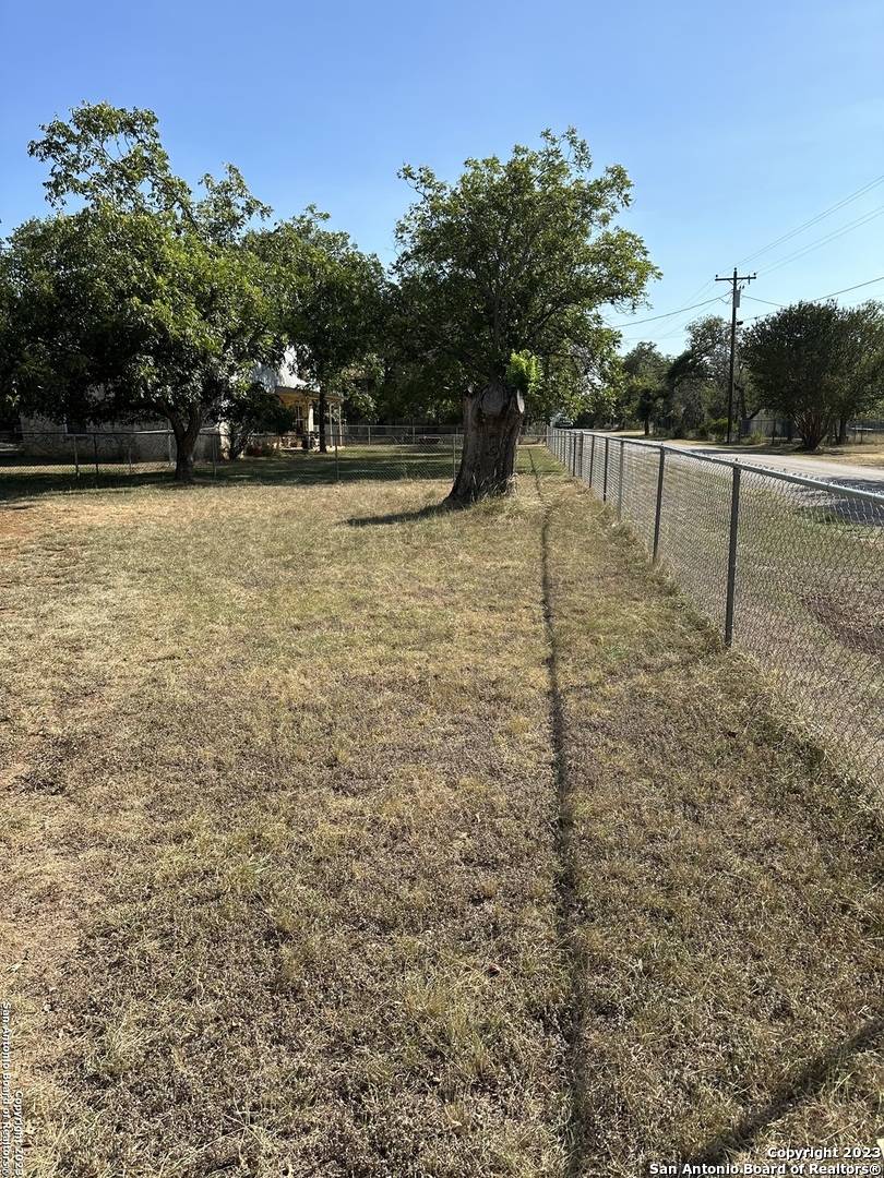 Bandera, TX 78003,356 Dallas St