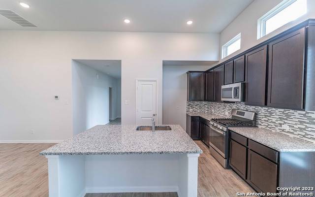 Schertz, TX 78108,4877 Knox View