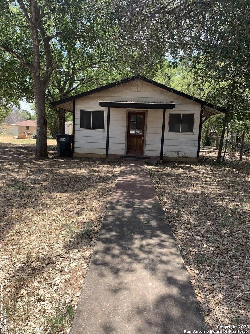 Pearsall, TX 78061,248 Woodlawn St