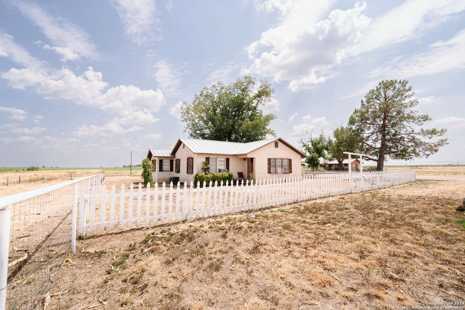 Knippa, TX 78881,15515 US-90 E