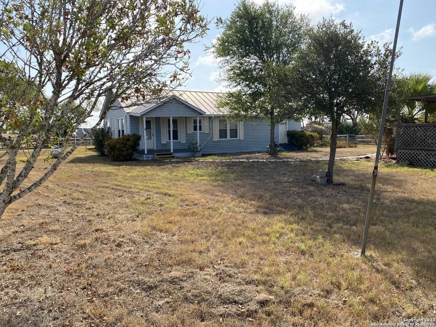 Floresville, TX 78114-4178,2667 COUNTY ROAD 134