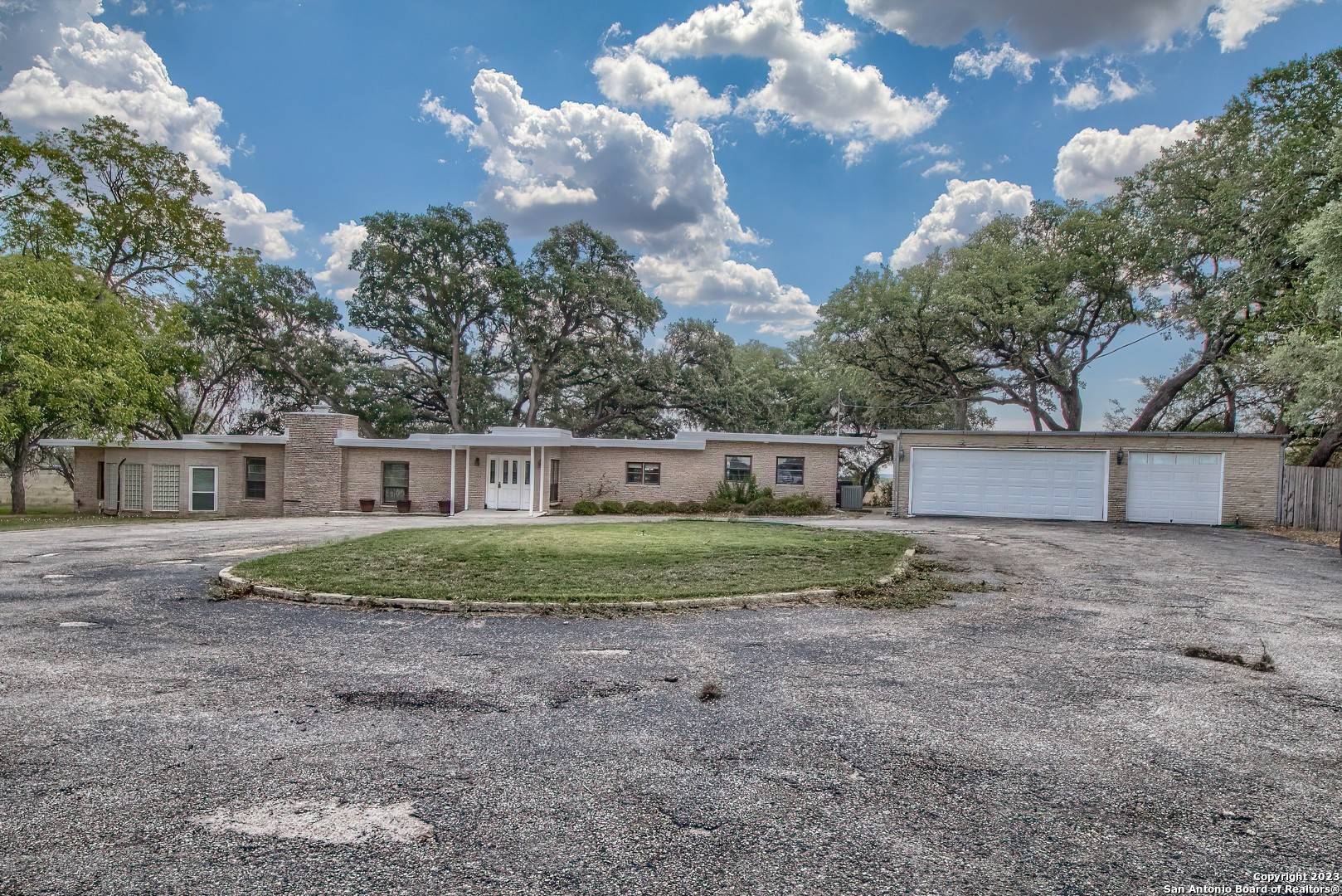 Seguin, TX 78155-9700,1645 SAGEBIEL RD