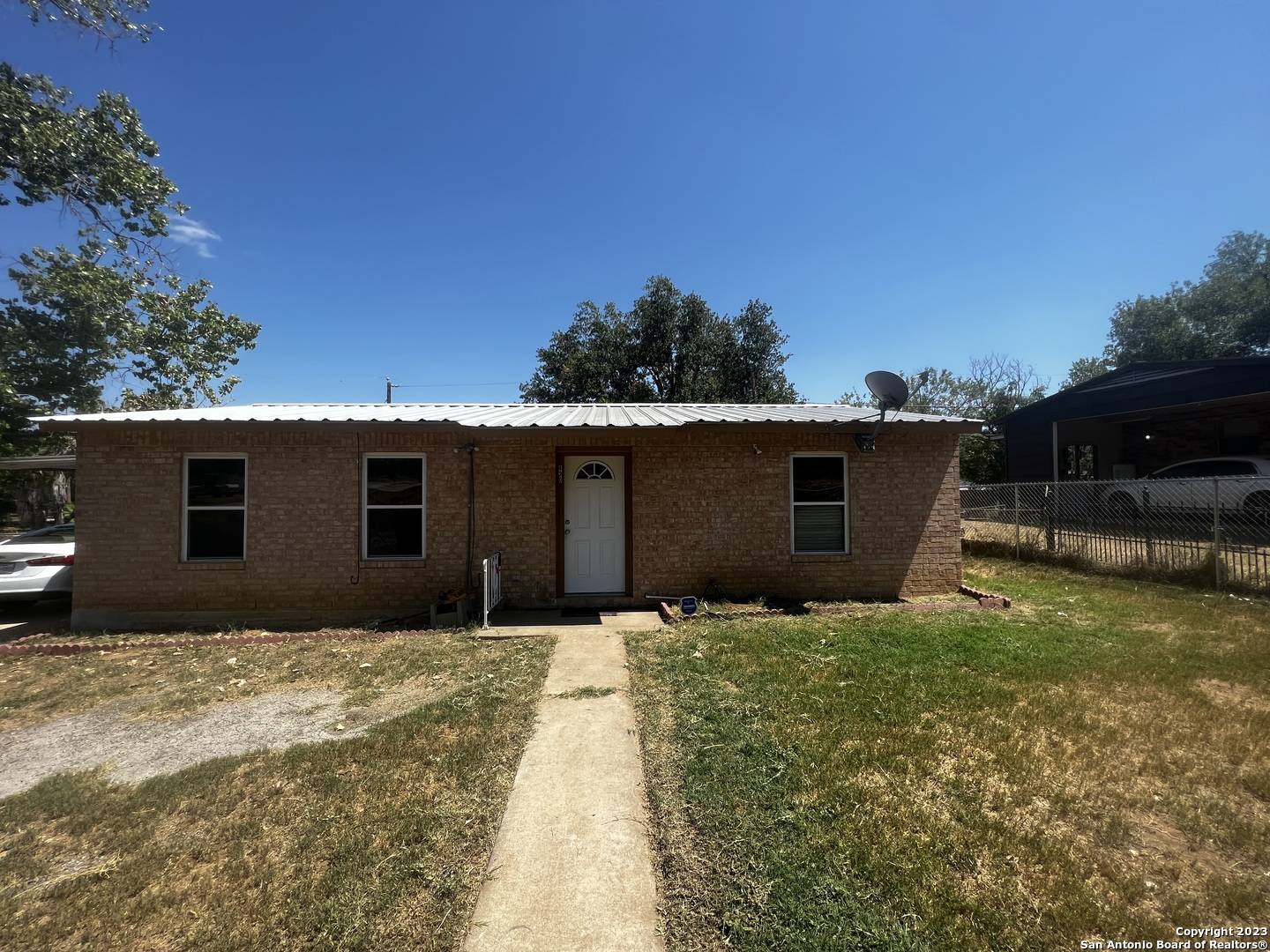 Pleasanton, TX 78064-3400,420 MANSFIELD ST