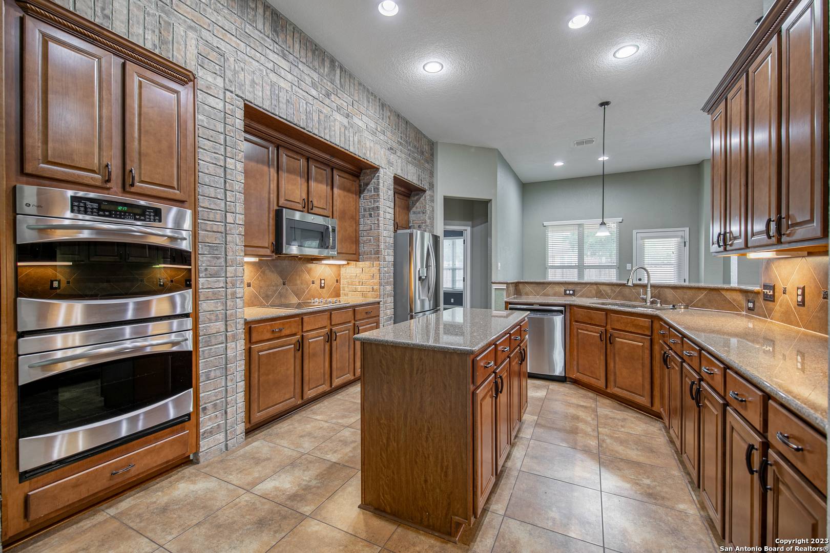 Cibolo, TX 78108-4349,613 OAKMONT WAY