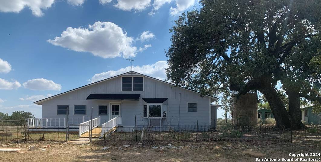 Devine, TX 78016,1355 CR 777