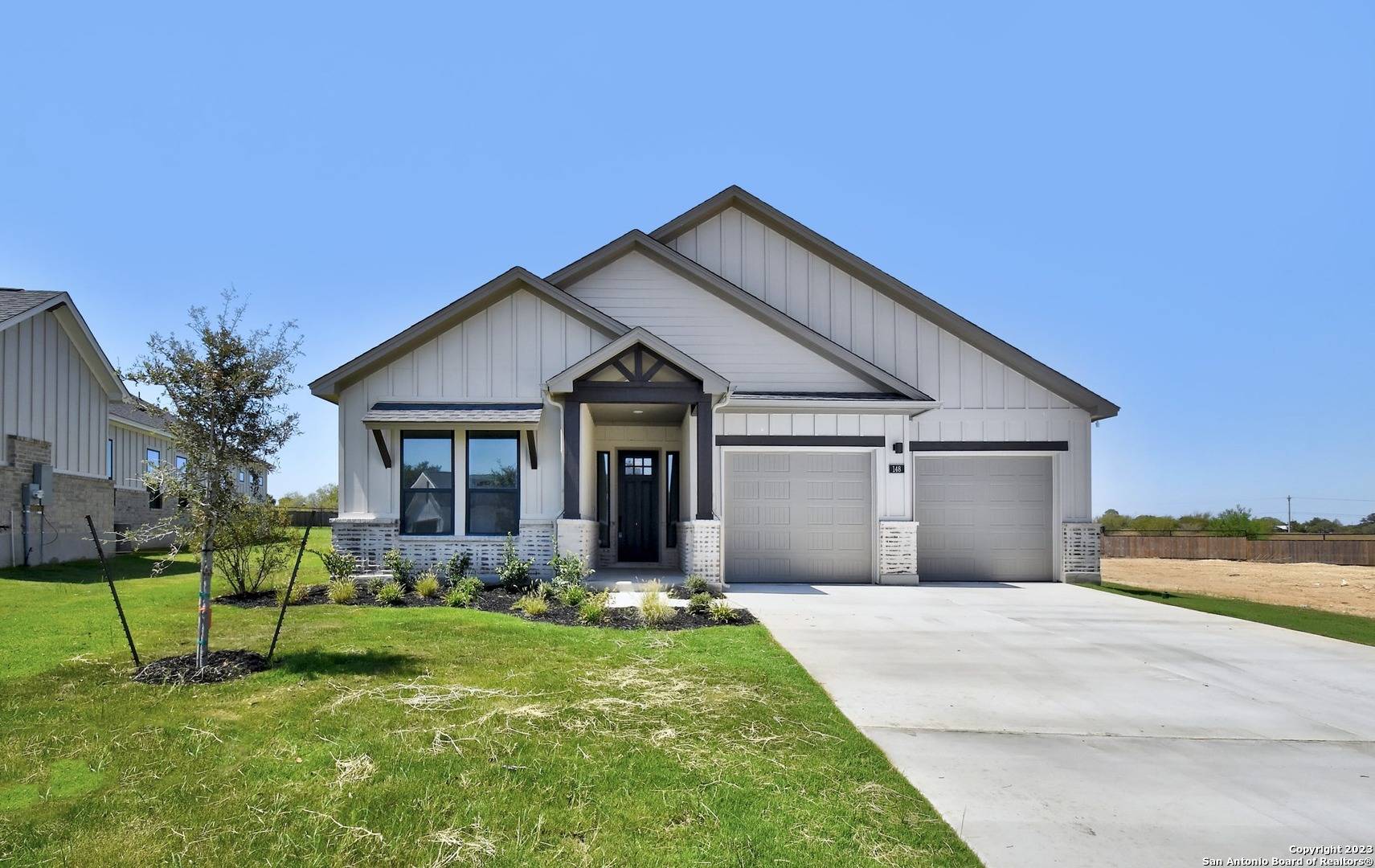 La Vernia, TX 78121,148 MAGNOLIA CIR