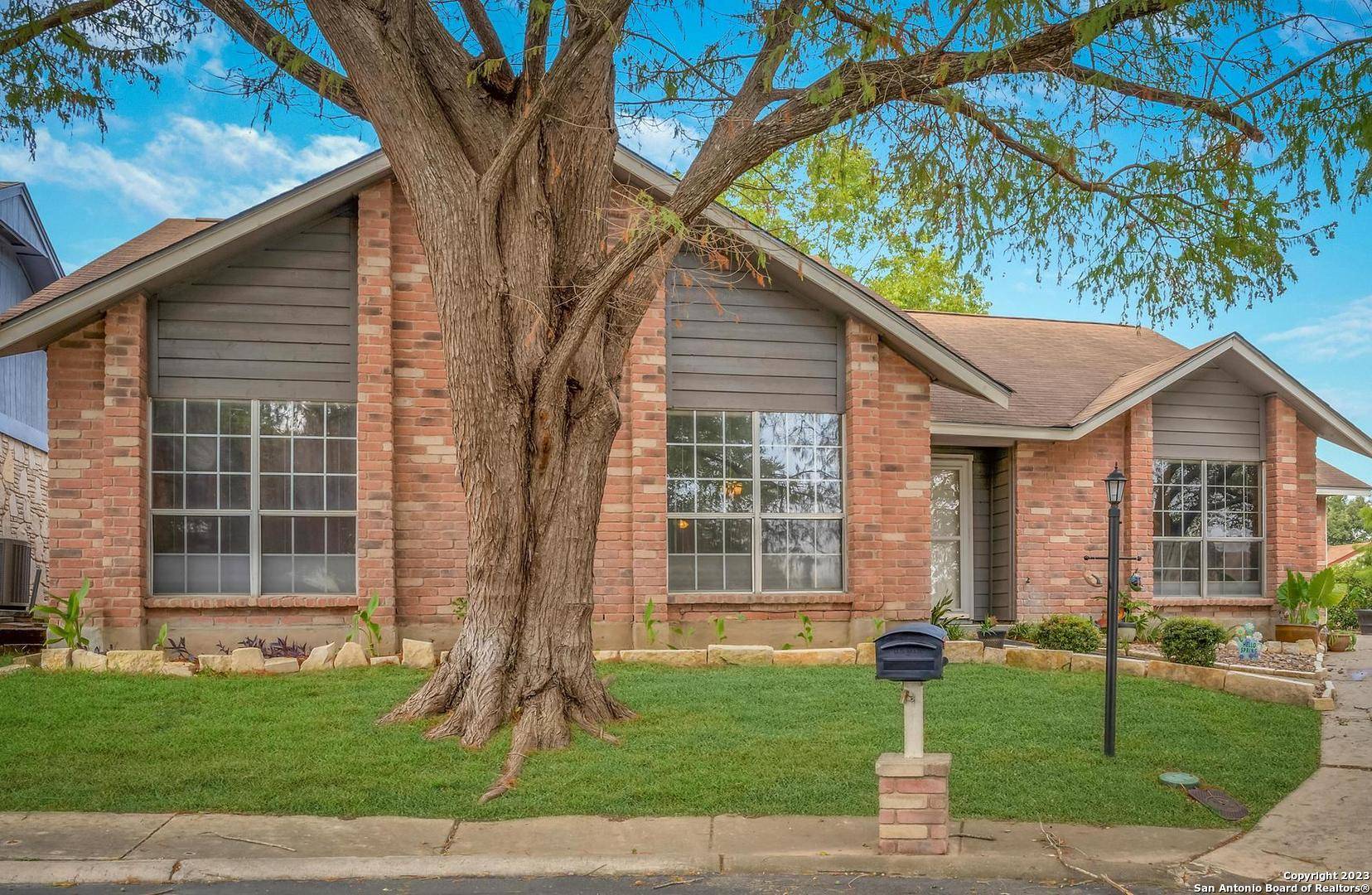 Schertz, TX 78108-2221,4008 OAK CT