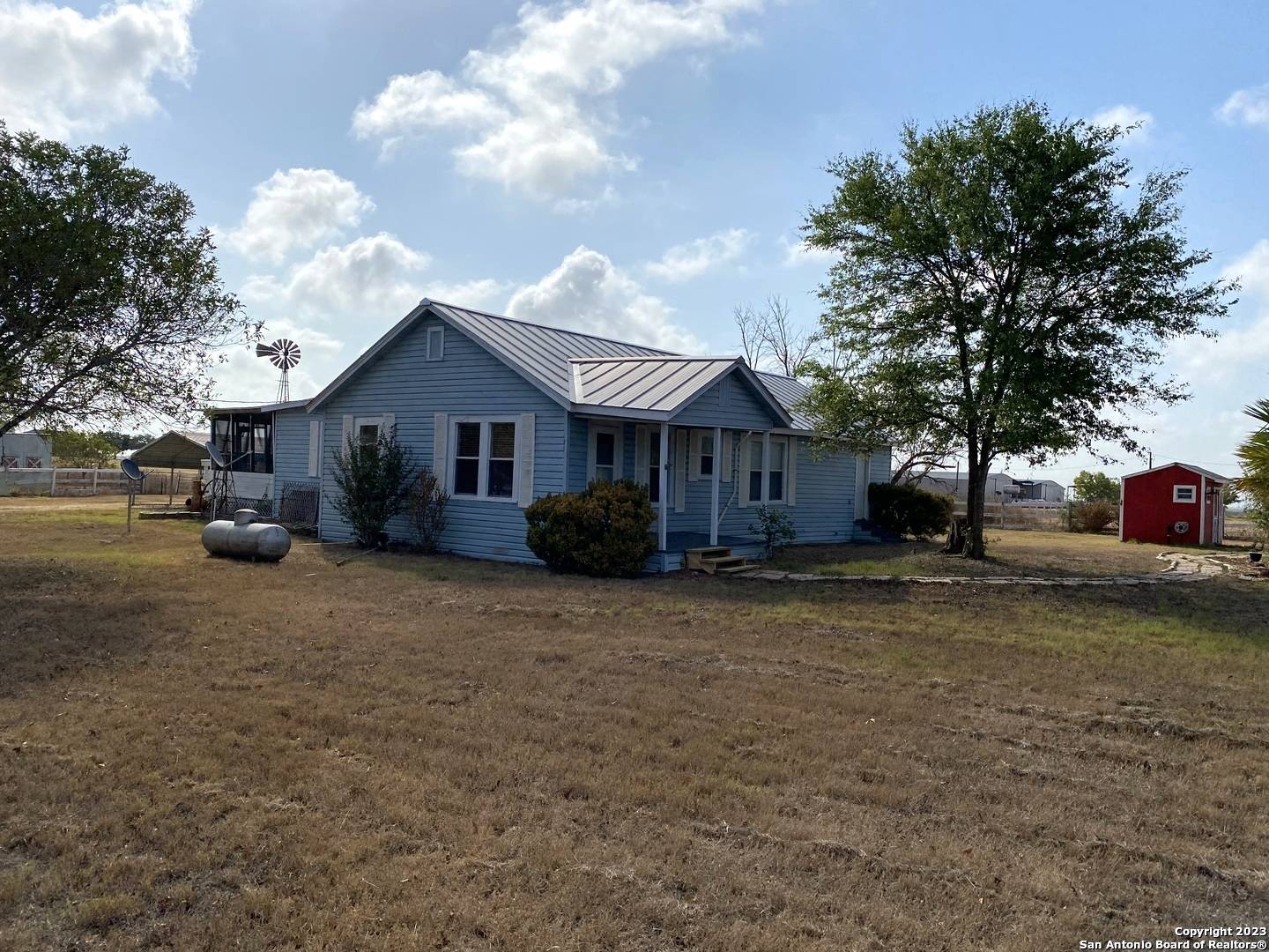 Floresville, TX 78114-4178,2667 COUNTY ROAD 134