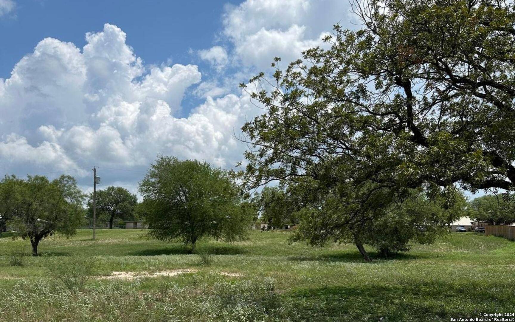 Uvalde, TX 78801,212 Country Club Ln