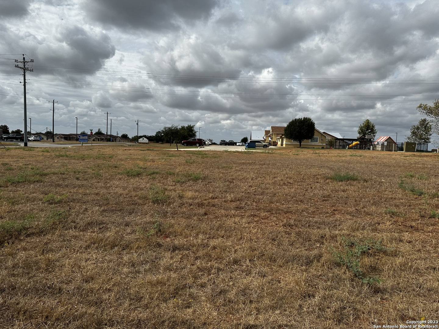 Floresville, TX 78114,105 Sparrow Ln