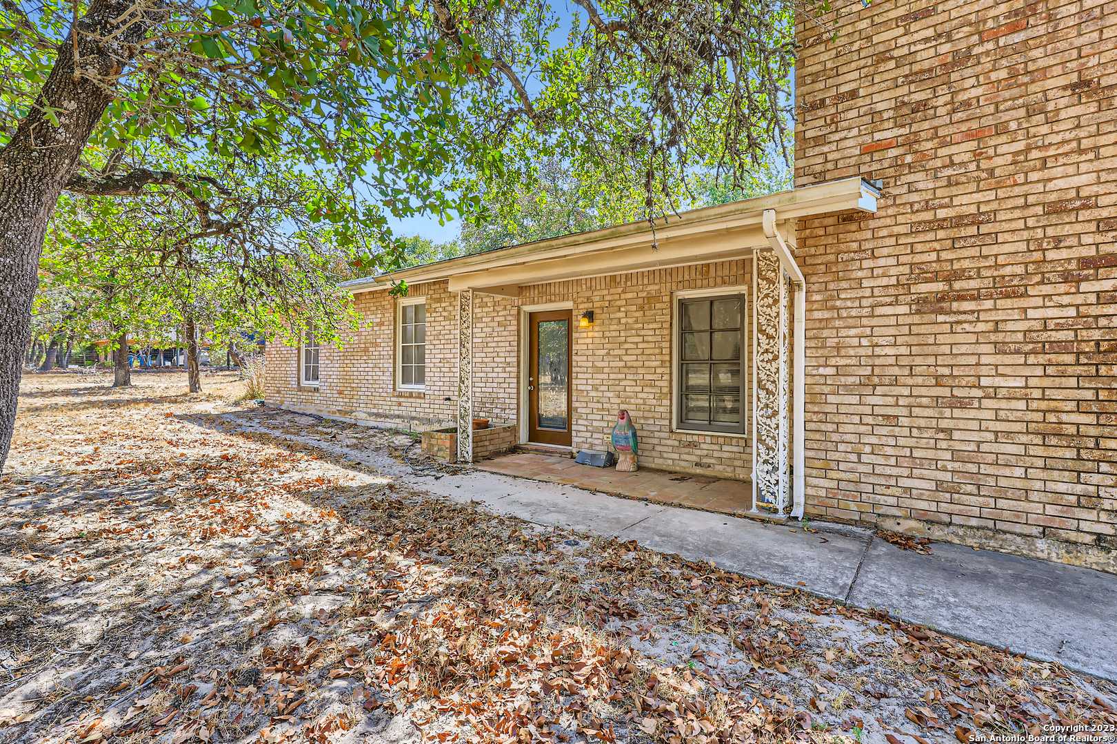 Adkins, TX 78101-2708,1040 BLUEBONNET LN