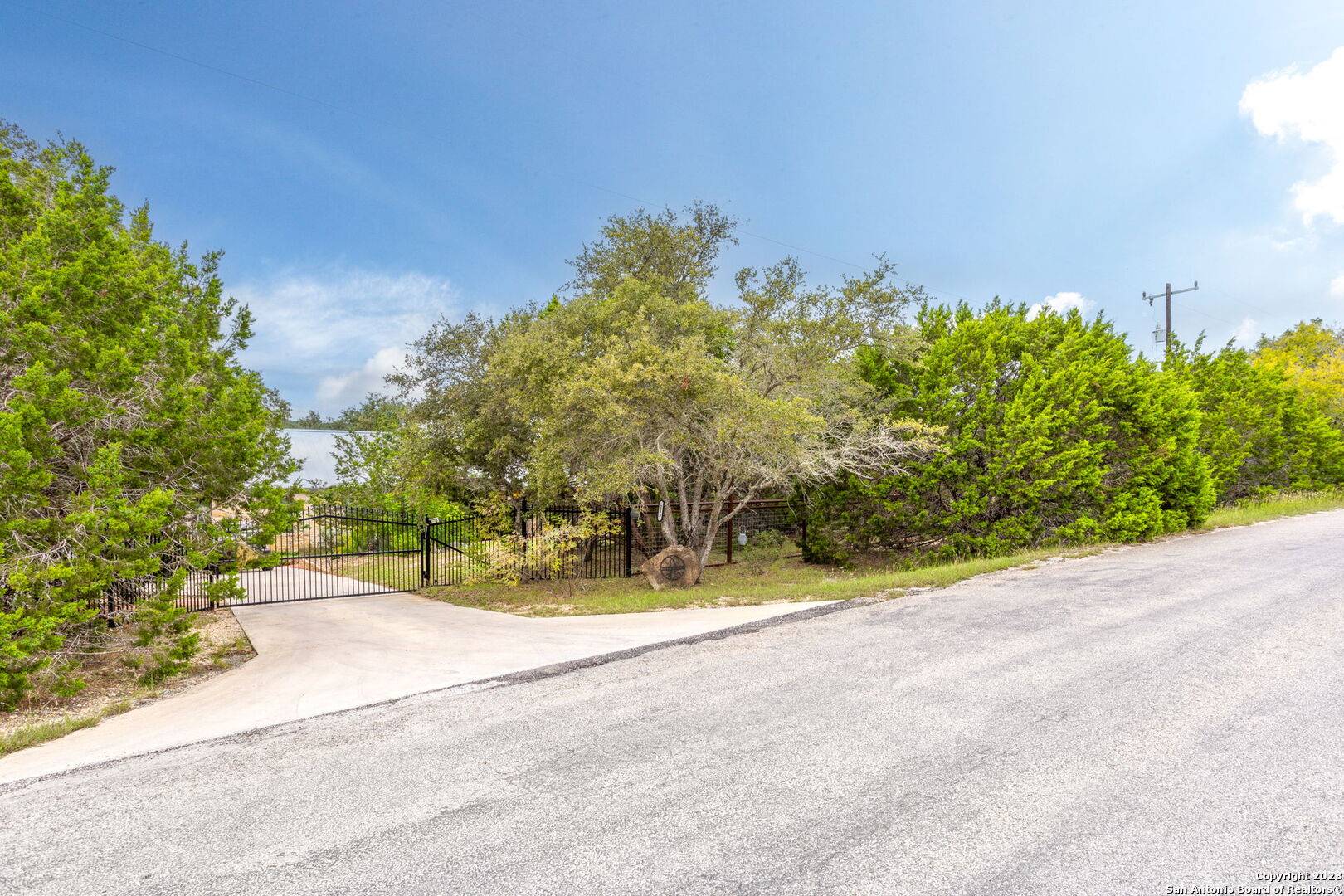 Helotes, TX 78023-2519,213 OAK COUNTRY